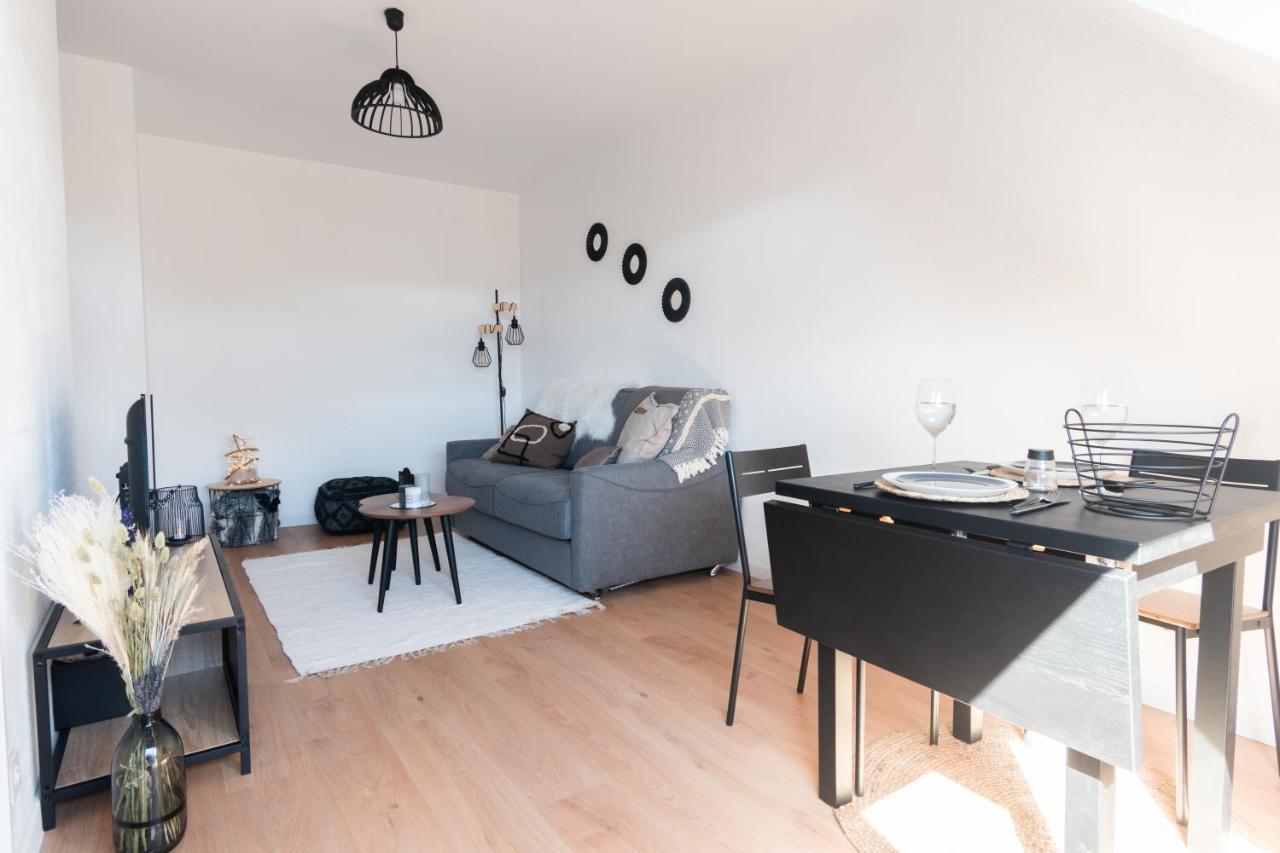 Bienvenue Chez Vous Tres Calme Et En Plein Centre Apartment Mantes-la-Jolie Exterior photo