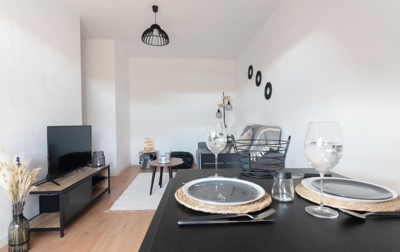 Bienvenue Chez Vous Tres Calme Et En Plein Centre Apartment Mantes-la-Jolie Exterior photo